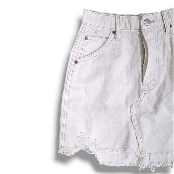 Free People Brea White Cutoff Distressed Button Fly Mini Denim Skirt Size 24 - Picture 4 of 8